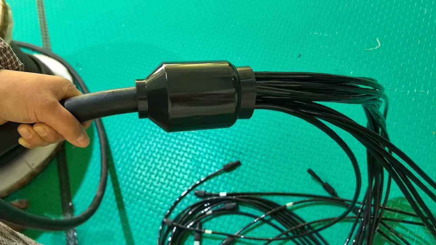 HYSF BRANCH-1TO14 Custom 1-to-14 Split Watertight Cable Harness (Main Cable to 14 Micro 3-Pin Female)